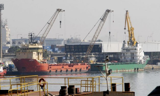 Bolsonaro veta proteção do emprego brasileiro em navios
